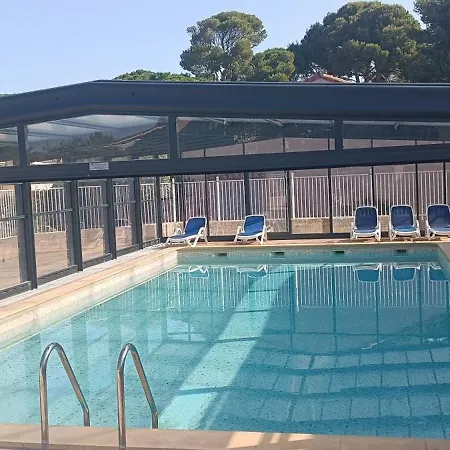 Charmante Maison Climatisee Avec Piscine בית נופש קאלביסון